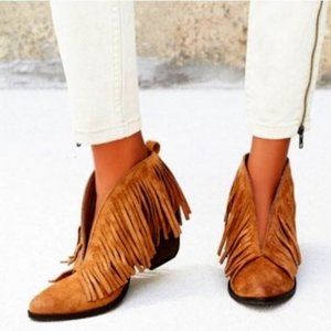 Coconuts by Matisse Lombard Fringe Booties in size 7.5, tan with suede material